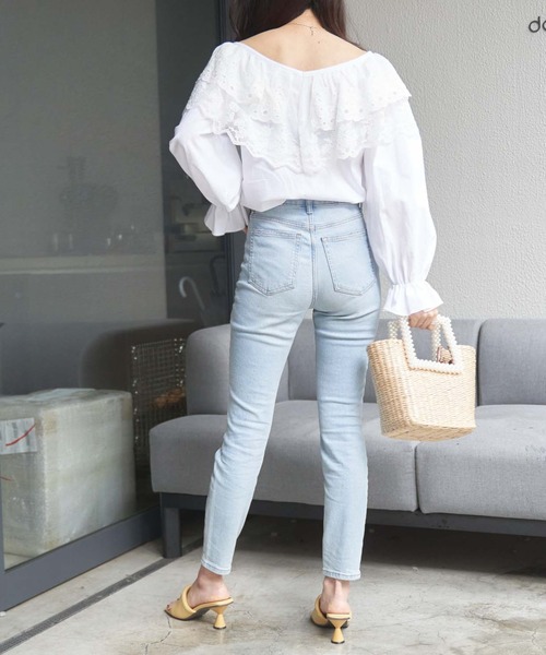 OLUPIC（オルピック）の「OLUPIC/【WEB限定】ダブルレースオフショルフリルブラウス（シャツ/ブラウス・レディース・ブラック/ホワイト/ベージュ・FREE）」の12枚目の写真