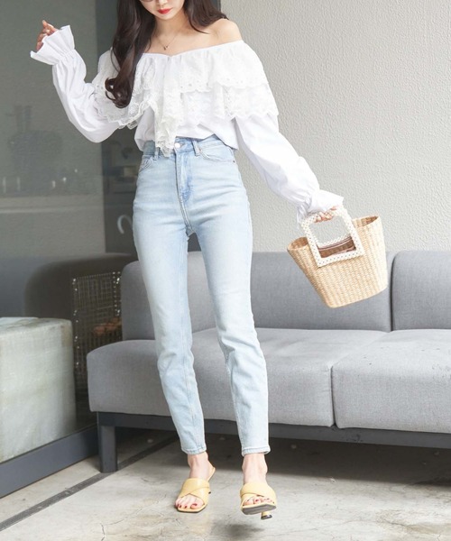 OLUPIC（オルピック）の「OLUPIC/【WEB限定】ダブルレースオフショルフリルブラウス（シャツ/ブラウス・レディース・ブラック/ホワイト/ベージュ・FREE）」の7枚目の写真