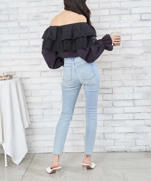 OLUPIC（オルピック）の「OLUPIC/【WEB限定】ダブルレースオフショルフリルブラウス（シャツ/ブラウス・レディース・ブラック/ホワイト/ベージュ・FREE）」の15枚目の写真