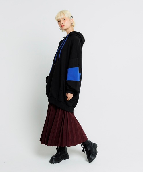 PUNYUS(プニュズ)の「バイカラーパーカー(パーカー・レディース・ネイビー/杢グレー/グリーン/ブラック・3/4)」の15枚目の写真