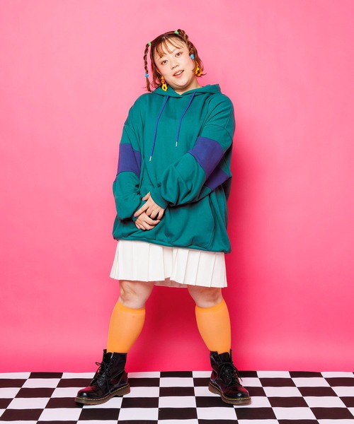 PUNYUS(プニュズ)の「バイカラーパーカー(パーカー・レディース・ネイビー/杢グレー/グリーン/ブラック・3/4)」の18枚目の写真