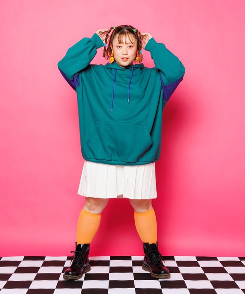 PUNYUS(プニュズ)の「バイカラーパーカー(パーカー・レディース・ネイビー/杢グレー/グリーン/ブラック・3/4)」の19枚目の写真