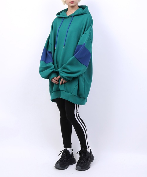 PUNYUS(プニュズ)の「バイカラーパーカー(パーカー・レディース・ネイビー/杢グレー/グリーン/ブラック・3/4)」の6枚目の写真