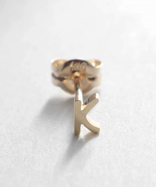 COCOSHNIK(ココシュニック)の「【WEB限定】K10イニシャルK スタッドピアス(片耳用)(ピアス(両耳用)・レディース・ホワイト系その他7・00)」の3枚目の写真