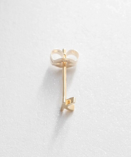 COCOSHNIK(ココシュニック)の「【WEB限定】K10イニシャルK スタッドピアス(片耳用)(ピアス(両耳用)・レディース・ホワイト系その他7・00)」の4枚目の写真