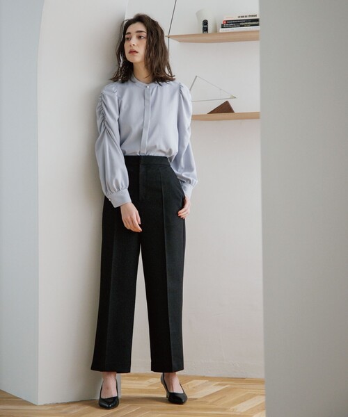 OPAQUE.CLIP（オペークドットクリップ）の「◆パール調ボタン　ギャザースリーブサテンブラウス（シャツ/ブラウス・レディース・ライトグレー/ブラック/サックスブルー/イエロー系その他・38）」の15枚目の写真