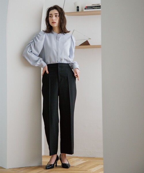 OPAQUE.CLIP（オペークドットクリップ）の「◆パール調ボタン　ギャザースリーブサテンブラウス（シャツ/ブラウス・レディース・ライトグレー/ブラック/サックスブルー/イエロー系その他・38）」の16枚目の写真