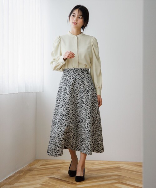 OPAQUE.CLIP（オペークドットクリップ）の「◆パール調ボタン　ギャザースリーブサテンブラウス（シャツ/ブラウス・レディース・ライトグレー/ブラック/サックスブルー/イエロー系その他・38）」の20枚目の写真