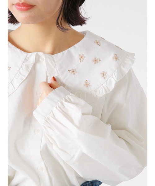 ehka sopo（エヘカソポ）の「丸襟刺繍ブラウス（シャツ/ブラウス・レディース・グレー/オフホワイト/キナリ・ﾌﾘ-）」の2枚目の写真