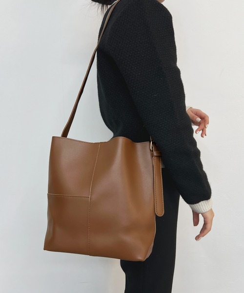 CEMONEMO（セモネモ）の「【A４サイズ収納可能・ポーチ付き】 ワンハンドル ショルダーバッグ（ショルダーバッグ・レディース・ブラウン/ホワイト/ブラック・FREE）」の14枚目の写真