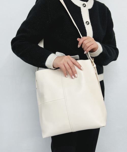 CEMONEMO（セモネモ）の「【A４サイズ収納可能・ポーチ付き】 ワンハンドル ショルダーバッグ（ショルダーバッグ・レディース・ブラウン/ホワイト/ブラック・FREE）」の7枚目の写真