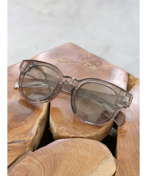 Ungrid（アングリッド）の「カラー太フレームサングラス（サングラス・レディース・グレー・FREE）」の2枚目の写真