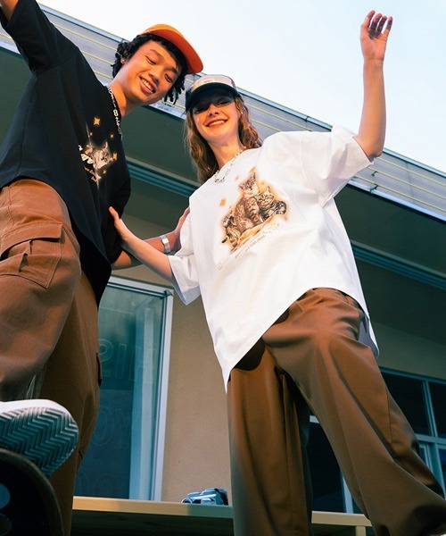 Ressaca(レサーカ)の「オーバーサイズ グラフィックプリント半袖クルーネックTシャツ(Tシャツ/カットソー・メンズ・ホワイト系その他/ホワイト×イエロー/ホワイト/ブラック×イエロー/ホワイト×レッド/ホワイト×グリーン/ホワイト×ブルー/ブラック×レッド/ブラック×グリーン/ブラック/ブラック系その他2/ブラック系その他/ブラック×ブルー/ホワイト系その他2/ホワイト×ブラック/ブラック×ホワイト・L/XL/M)」の3枚目の写真