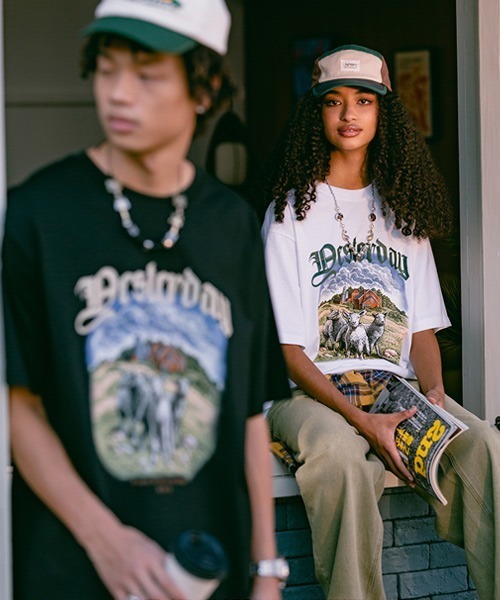 Ressaca(レサーカ)の「オーバーサイズ グラフィックプリント半袖クルーネックTシャツ(Tシャツ/カットソー・メンズ・ホワイト系その他/ホワイト×イエロー/ホワイト/ブラック×イエロー/ホワイト×レッド/ホワイト×グリーン/ホワイト×ブルー/ブラック×レッド/ブラック×グリーン/ブラック/ブラック系その他2/ブラック系その他/ブラック×ブルー/ホワイト系その他2/ホワイト×ブラック/ブラック×ホワイト・L/XL/M)」の16枚目の写真