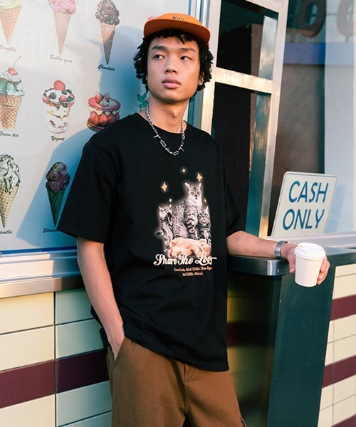 Ressaca(レサーカ)の「オーバーサイズ グラフィックプリント半袖クルーネックTシャツ(Tシャツ/カットソー・メンズ・ホワイト系その他/ホワイト×イエロー/ホワイト/ブラック×イエロー/ホワイト×レッド/ホワイト×グリーン/ホワイト×ブルー/ブラック×レッド/ブラック×グリーン/ブラック/ブラック系その他2/ブラック系その他/ブラック×ブルー/ホワイト系その他2/ホワイト×ブラック/ブラック×ホワイト・L/XL/M)」の9枚目の写真