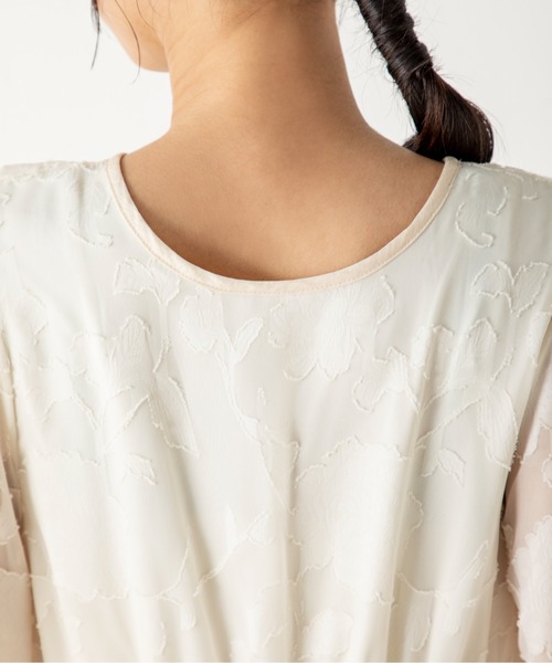 MILLION CARATS（ミリオンカラッツ）の「【前後2WAY】一枚で大人フェミニンスタイルを完成させるシアージャカードフラワーワンピース（ワンピース・レディース・ブラック/オフホワイト・FREE）」の10枚目の写真