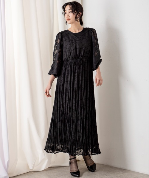 MILLION CARATS（ミリオンカラッツ）の「【前後2WAY】一枚で大人フェミニンスタイルを完成させるシアージャカードフラワーワンピース（ワンピース・レディース・ブラック/オフホワイト・FREE）」の15枚目の写真