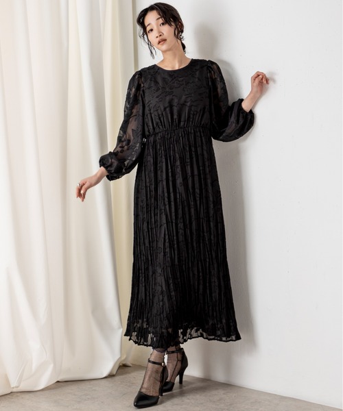 MILLION CARATS（ミリオンカラッツ）の「【前後2WAY】一枚で大人フェミニンスタイルを完成させるシアージャカードフラワーワンピース（ワンピース・レディース・ブラック/オフホワイト・FREE）」の17枚目の写真