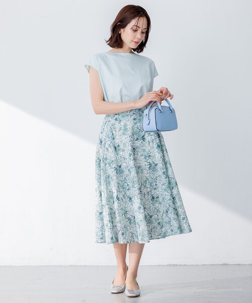 組曲 L(クミキョク オオキイサイズ)の「【洗える】シルケットポンチ ラウンドネックカットソー(Tシャツ/カットソー・レディース・ネイビー系/スモーキーグリーン系/イエロー系/アイボリー系・6/7/5)」の7枚目の写真