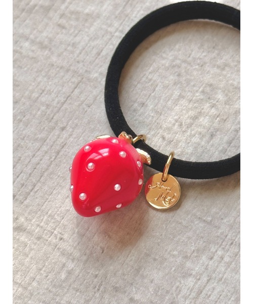 tone（トーン）の「【Agaro】No.347　大粒いちごのヘアゴム(MA)（ヘアゴム・レディース・ブルー/グリーン/レッド/ベージュ/ブラック/ライトブルー/パープル/レッド系その他/パープル系その他/グリーン系その他/ベージュ系その他/ブラック系1/ピンク/その他2/その他1/ブルー系その他3/ブラック系3/レッド系3/ピンク系3/ベージュ系3/グリーン系3/ベージュ系4/ブルー系4/パープル系4/グリーン系4/ブルー系その他4/ブラック系4/レッド系4/ピンク系4/ブルー系3/ブラック系5/ベージュ系5/ベージュ系6/ブラック系6/ブラウン系6/ホワイト系/グレー系その他/ブルー系その他2/ベージュ系その他7/グレー系3/グリーン系7/ブラック系7/その他3/ブラウン系8/ブラック系8/ベージュ系8/グレー系8/ダークブラウン系8・FREE）」の9枚目の写真