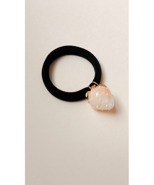 tone（トーン）の「【Agaro】No.347　大粒いちごのヘアゴム(MA)（ヘアゴム・レディース・ブルー/グリーン/レッド/ベージュ/ブラック/ライトブルー/パープル/レッド系その他/パープル系その他/グリーン系その他/ベージュ系その他/ブラック系1/ピンク/その他2/その他1/ブルー系その他3/ブラック系3/レッド系3/ピンク系3/ベージュ系3/グリーン系3/ベージュ系4/ブルー系4/パープル系4/グリーン系4/ブルー系その他4/ブラック系4/レッド系4/ピンク系4/ブルー系3/ブラック系5/ベージュ系5/ベージュ系6/ブラック系6/ブラウン系6/ホワイト系/グレー系その他/ブルー系その他2/ベージュ系その他7/グレー系3/グリーン系7/ブラック系7/その他3/ブラウン系8/ブラック系8/ベージュ系8/グレー系8/ダークブラウン系8・FREE）」の10枚目の写真