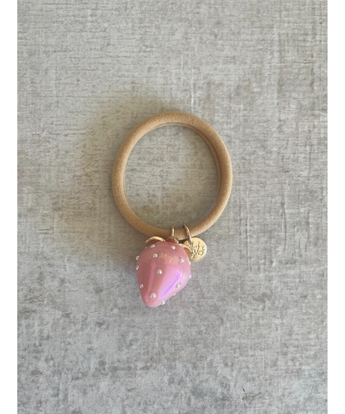 tone（トーン）の「【Agaro】No.347　大粒いちごのヘアゴム(MA)（ヘアゴム・レディース・ブルー/グリーン/レッド/ベージュ/ブラック/ライトブルー/パープル/レッド系その他/パープル系その他/グリーン系その他/ベージュ系その他/ブラック系1/ピンク/その他2/その他1/ブルー系その他3/ブラック系3/レッド系3/ピンク系3/ベージュ系3/グリーン系3/ベージュ系4/ブルー系4/パープル系4/グリーン系4/ブルー系その他4/ブラック系4/レッド系4/ピンク系4/ブルー系3/ブラック系5/ベージュ系5/ベージュ系6/ブラック系6/ブラウン系6/ホワイト系/グレー系その他/ブルー系その他2/ベージュ系その他7/グレー系3/グリーン系7/ブラック系7/その他3/ブラウン系8/ブラック系8/ベージュ系8/グレー系8/ダークブラウン系8・FREE）」の20枚目の写真