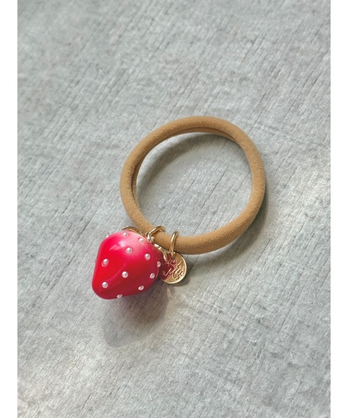 tone（トーン）の「【Agaro】No.347　大粒いちごのヘアゴム(MA)（ヘアゴム・レディース・ブルー/グリーン/レッド/ベージュ/ブラック/ライトブルー/パープル/レッド系その他/パープル系その他/グリーン系その他/ベージュ系その他/ブラック系1/ピンク/その他2/その他1/ブルー系その他3/ブラック系3/レッド系3/ピンク系3/ベージュ系3/グリーン系3/ベージュ系4/ブルー系4/パープル系4/グリーン系4/ブルー系その他4/ブラック系4/レッド系4/ピンク系4/ブルー系3/ブラック系5/ベージュ系5/ベージュ系6/ブラック系6/ブラウン系6/ホワイト系/グレー系その他/ブルー系その他2/ベージュ系その他7/グレー系3/グリーン系7/ブラック系7/その他3/ブラウン系8/ブラック系8/ベージュ系8/グレー系8/ダークブラウン系8・FREE）」の19枚目の写真