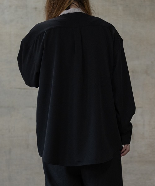 JOHN'S CLOSET（ジョンズクローゼット）の「【a】ナチュラルストレッチ クレリックバンドカラー レイヤード ルーズサイズ長袖シャツ（シャツ/ブラウス・メンズ・ブラック/ホワイト/グレイッシュベージュ・LARGE/MEDIUM/X-LARGE）」の16枚目の写真