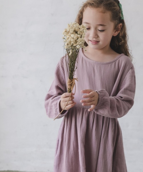 pairmanon（ペアマノン）の「【ママとおそろい】ダブルガーゼ 長袖 リラックス ワンピース コットン（ワンピース・キッズ・グレイッシュベージュ/ブルー/オリーブ/レッド系その他/ブラック/テラコッタ/ラベンダー/ピンク系その他/ブルー系その他/マスタード/サーモンピンク/アイボリー/パープル/ライトパープル/ネイビー・100/130/110/90/150/140/120）」の10枚目の写真