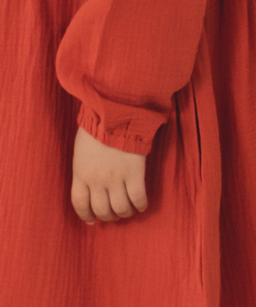 pairmanon（ペアマノン）の「【ママとおそろい】ダブルガーゼ 長袖 リラックス ワンピース コットン（ワンピース・キッズ・グレイッシュベージュ/ブルー/オリーブ/レッド系その他/ブラック/テラコッタ/ラベンダー/ピンク系その他/ブルー系その他/マスタード/サーモンピンク/アイボリー/パープル/ライトパープル/ネイビー・100/130/110/90/150/140/120）」の20枚目の写真