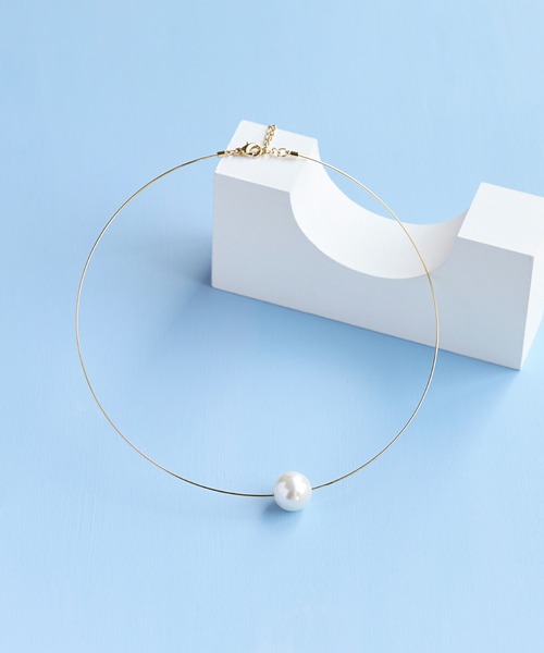 Phoebe（フィービィー）の「ポイントパールメタルネックカフ/チョーカー（チョーカー・レディース・イエローゴールド・FREE）」の2枚目の写真