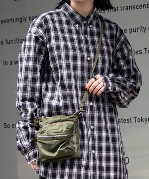 GLOSTER（グロスター）の「【GLOSTER/グロスター】パデッドタンカースバッグ 2nd クロシェット付き（ショルダーバッグ・メンズ・ブラック/オリーブ・FREE）」の11枚目の写真