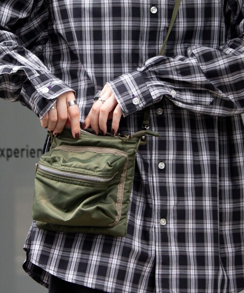 GLOSTER（グロスター）の「【GLOSTER/グロスター】パデッドタンカースバッグ 2nd クロシェット付き（ショルダーバッグ・メンズ・ブラック/オリーブ・FREE）」の12枚目の写真