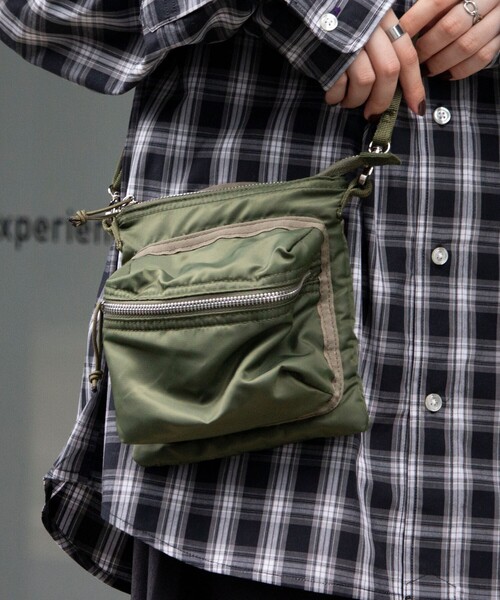 GLOSTER（グロスター）の「【GLOSTER/グロスター】パデッドタンカースバッグ 2nd クロシェット付き（ショルダーバッグ・メンズ・ブラック/オリーブ・FREE）」の13枚目の写真