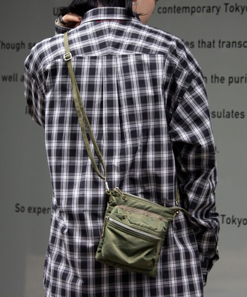 GLOSTER（グロスター）の「【GLOSTER/グロスター】パデッドタンカースバッグ 2nd クロシェット付き（ショルダーバッグ・メンズ・ブラック/オリーブ・FREE）」の16枚目の写真