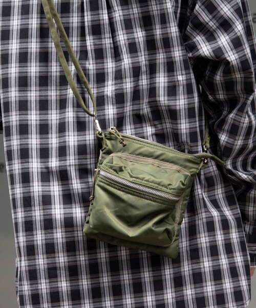 GLOSTER（グロスター）の「【GLOSTER/グロスター】パデッドタンカースバッグ 2nd クロシェット付き（ショルダーバッグ・メンズ・ブラック/オリーブ・FREE）」の17枚目の写真