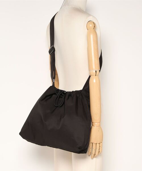 and it_（アンドイット）の「ドロストラージショルダー（ショルダーバッグ・レディース・グレー/ピンク/アイボリー/ブラック・FREE）」の15枚目の写真