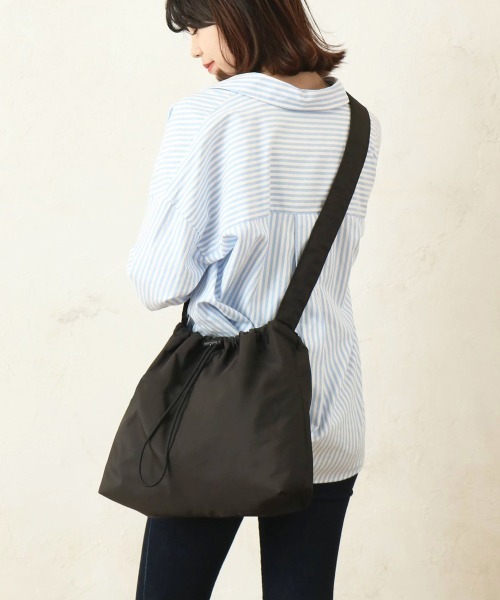 and it_（アンドイット）の「ドロストラージショルダー（ショルダーバッグ・レディース・グレー/ピンク/アイボリー/ブラック・FREE）」の3枚目の写真