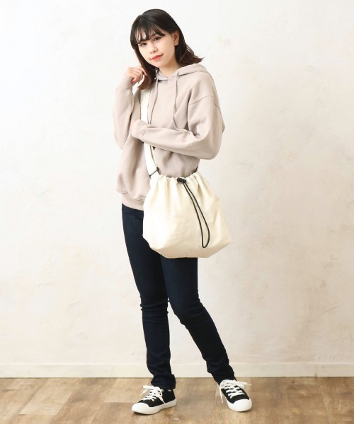 and it_（アンドイット）の「ドロストラージショルダー（ショルダーバッグ・レディース・グレー/ピンク/アイボリー/ブラック・FREE）」の5枚目の写真