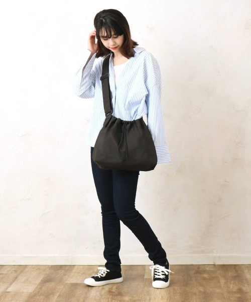 and it_（アンドイット）の「ドロストラージショルダー（ショルダーバッグ・レディース・グレー/ピンク/アイボリー/ブラック・FREE）」の7枚目の写真