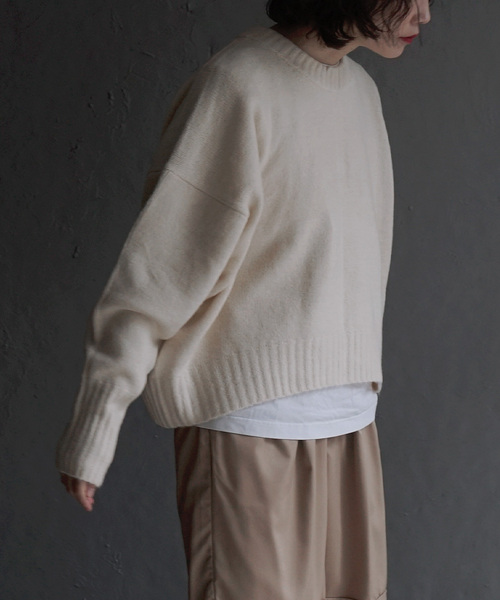 apartment department（アパートメントデパートメント）の「ショート丈 ワイドクルーネック プルオーバー（ニット/セーター・レディース・ブルー/アイボリー/ライトブラウン/レッド/ブラック/グリーン/ベージュ/ネイビー・M）」の2枚目の写真