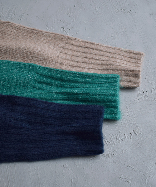 apartment department（アパートメントデパートメント）の「ショート丈 ワイドクルーネック プルオーバー（ニット/セーター・レディース・ブルー/アイボリー/ライトブラウン/レッド/ブラック/グリーン/ベージュ/ネイビー・M）」の14枚目の写真