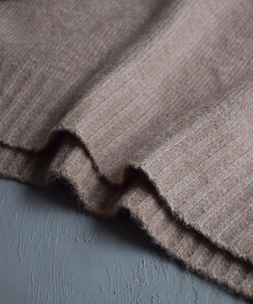 apartment department（アパートメントデパートメント）の「ショート丈 ワイドクルーネック プルオーバー（ニット/セーター・レディース・ブルー/アイボリー/ライトブラウン/レッド/ブラック/グリーン/ベージュ/ネイビー・M）」の13枚目の写真