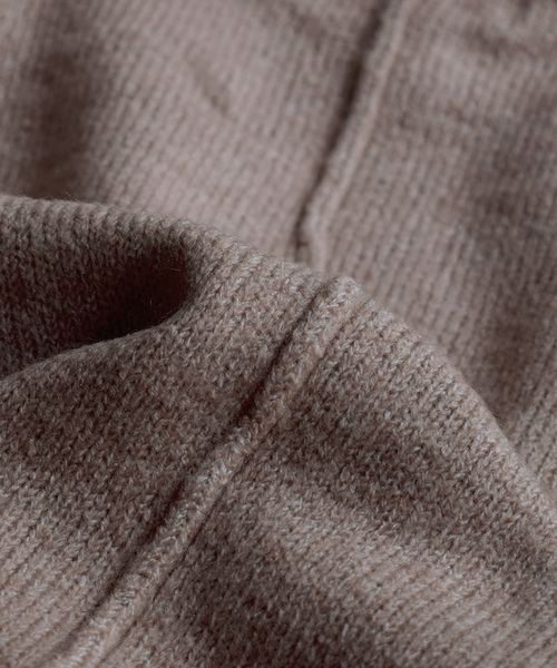 apartment department（アパートメントデパートメント）の「ショート丈 ワイドクルーネック プルオーバー（ニット/セーター・レディース・ブルー/アイボリー/ライトブラウン/レッド/ブラック/グリーン/ベージュ/ネイビー・M）」の12枚目の写真