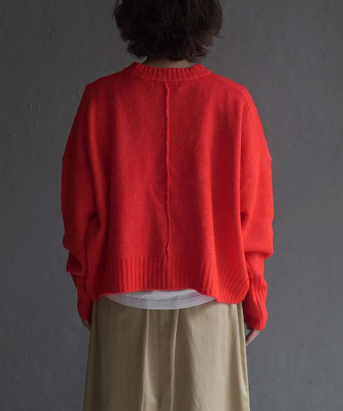 apartment department（アパートメントデパートメント）の「ショート丈 ワイドクルーネック プルオーバー（ニット/セーター・レディース・ブルー/アイボリー/ライトブラウン/レッド/ブラック/グリーン/ベージュ/ネイビー・M）」の10枚目の写真