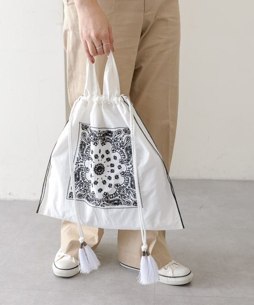 ear PAPILLONNER（イアパピヨネ）の「刺しゅう巾着バッグ【SUM1