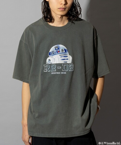 FREAK'S STORE(フリークスストア)の「FREAK’S STORE/フリークスストア STARWARS/スターウォーズ R2-D2 フロッキープリント ショートスリーブTシャツ/半袖/リラックスフィット(Tシャツ/カットソー・メンズ・ブラック/ネイビー/グリーン・MEDIUM/LARGE)」の4枚目の写真