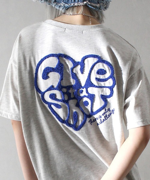 SpRay(スプレイ)の「ハートサガラロゴTシャツ(Tシャツ/カットソー・レディース・アイボリー/チャコールグレー/オフホワイト/ネイビー/オートミール・FREE)」の4枚目の写真