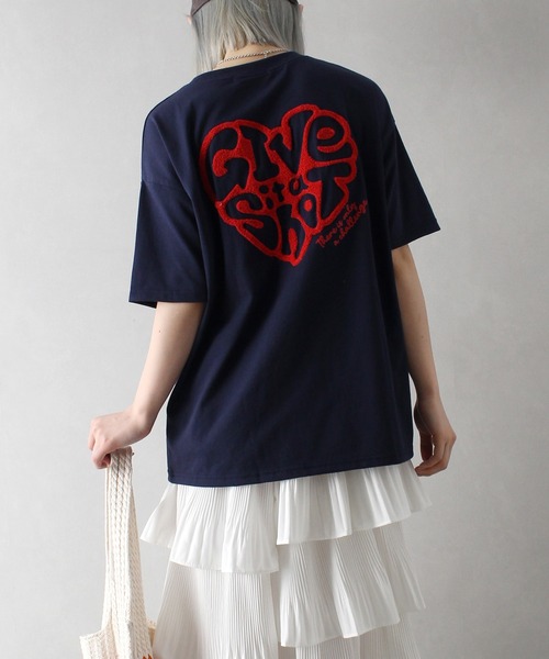 SpRay(スプレイ)の「ハートサガラロゴTシャツ(Tシャツ/カットソー・レディース・アイボリー/チャコールグレー/オフホワイト/ネイビー/オートミール・FREE)」の5枚目の写真