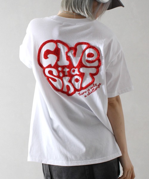 SpRay(スプレイ)の「ハートサガラロゴTシャツ(Tシャツ/カットソー・レディース・アイボリー/チャコールグレー/オフホワイト/ネイビー/オートミール・FREE)」の2枚目の写真